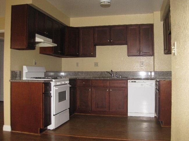 1539 W 206th St, Unit D in Torrance, CA - Building Photo - Building Photo