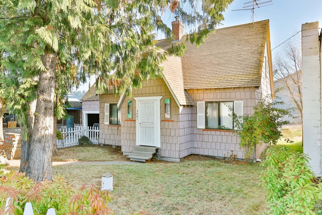 3401 Odell Hwy in Hood River, OR - Building Photo