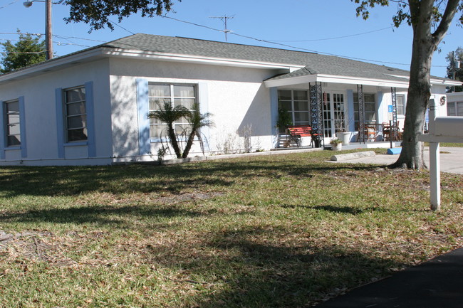 Far Horizon in Clearwater, FL - Building Photo - Building Photo