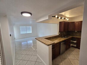 4374 NW 9th Ave, Unit 17-1D in Deerfield Beach, FL - Foto de edificio - Building Photo