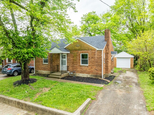 922 Wilmington Ave in Dayton, OH - Building Photo - Building Photo