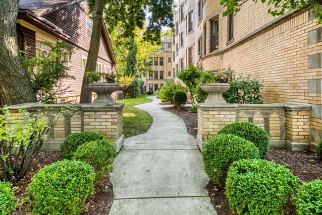 1921 W Estes Ave in Chicago, IL - Building Photo - Building Photo