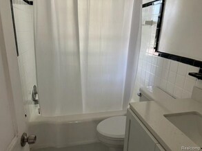 2254 Biddle Ave in Wyandotte, MI - Building Photo - Building Photo