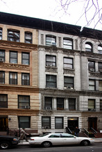 71 W 68th St in New York, NY - Building Photo - Building Photo