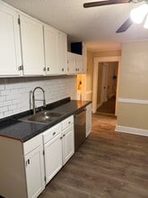 122 Clark St, Unit 1 st floor Alartment in New Britain, CT - Foto de edificio - Building Photo