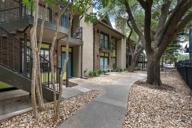 7685 Northcross Dr in Austin, TX - Building Photo - Building Photo