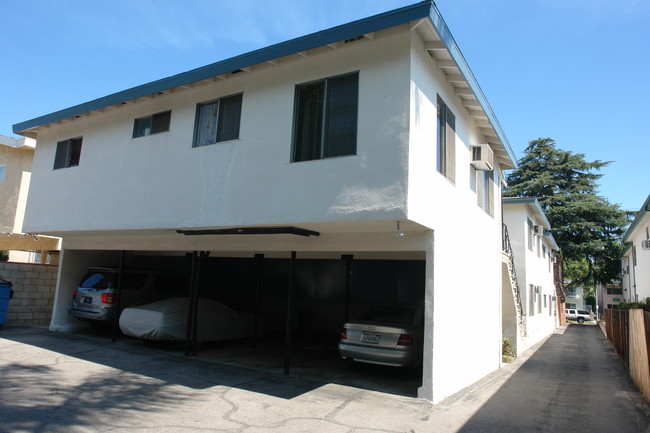 14702 Dickens St in Sherman Oaks, CA - Foto de edificio - Building Photo