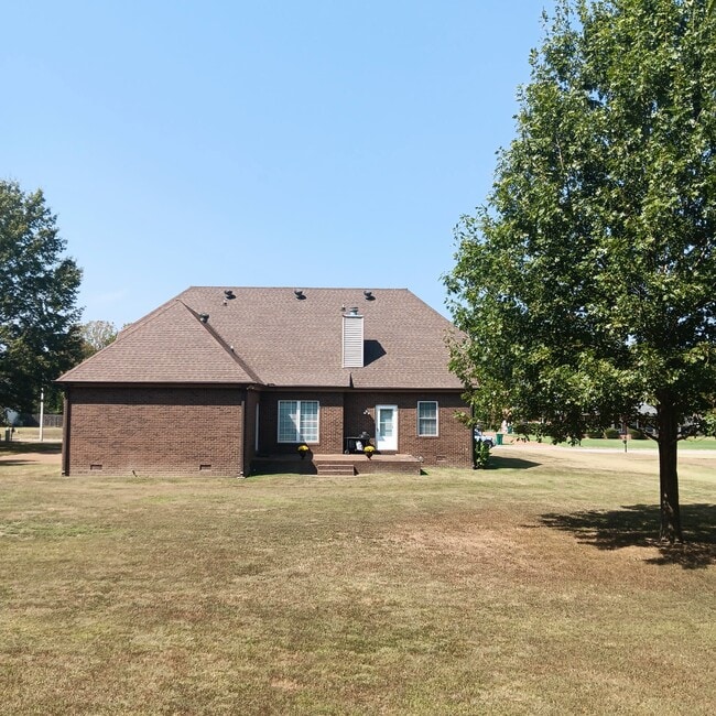 62 Sommersby Dr in Jackson, TN - Foto de edificio - Building Photo