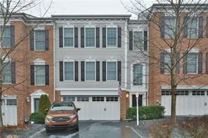 941 Montclair Dr in Coraopolis, PA - Building Photo