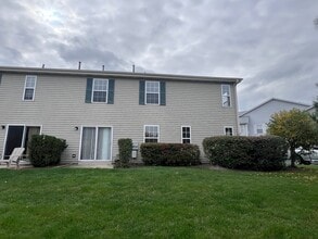 1350 Orleans Dr in Mundelein, IL - Building Photo - Building Photo