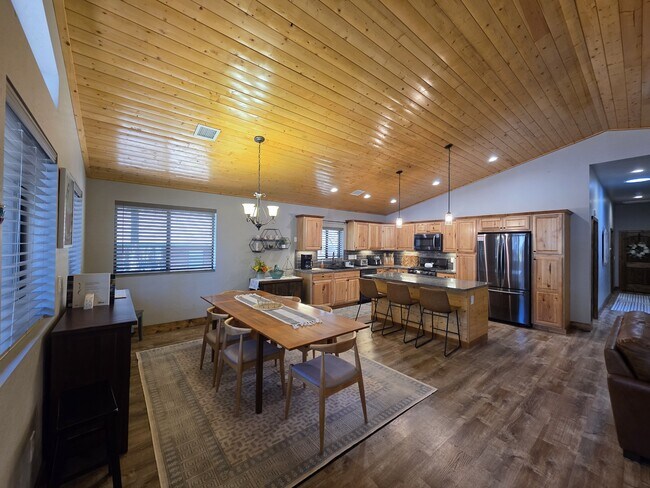 3233 Turkey Track Rd in Pinetop, AZ - Building Photo - Building Photo