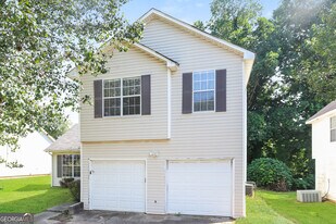 5742 Wellborn Creek Dr in Lithonia, GA - Building Photo