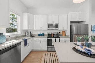 The Tides at Waterside in Sarasota, FL - Foto de edificio - Building Photo