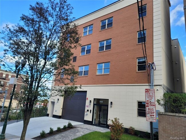 348 Main St-Unit -1D in New Rochelle, NY - Building Photo - Building Photo