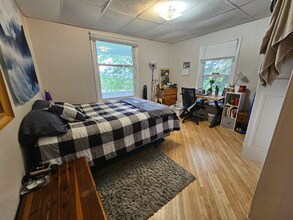 2241 W 11th St, Unit A in Duluth, MN - Building Photo - Building Photo