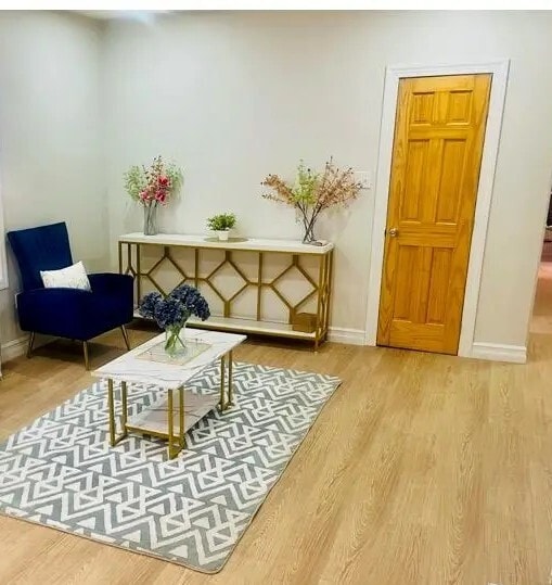 39 E 52nd St, Unit 2