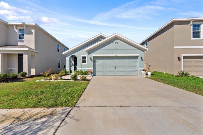 17037 Oval Rum Dr in Wimauma, FL - Building Photo - Building Photo