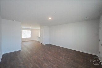 421 Coconut Dr in Bloomingdale, GA - Foto de edificio - Building Photo