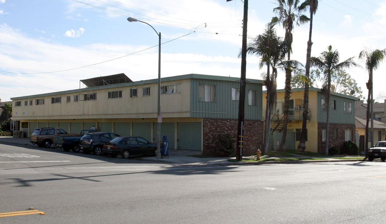 1650 Redondo Ave in Long Beach, CA - Building Photo