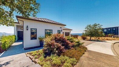 2144 Wedgewood Way in Santa Rosa, CA - Building Photo - Building Photo