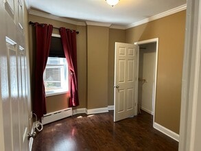 20-28 E Main St, Unit 1 in Freehold, NJ - Foto de edificio - Building Photo