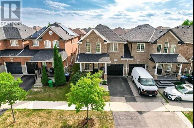 5568 Freshwater Dr in Mississauga, ON - Building Photo - Building Photo