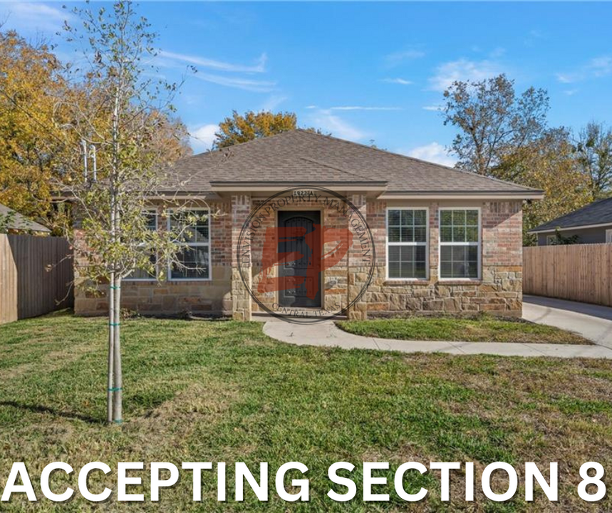 1922 S 22nd St in Waco, TX - Foto de edificio