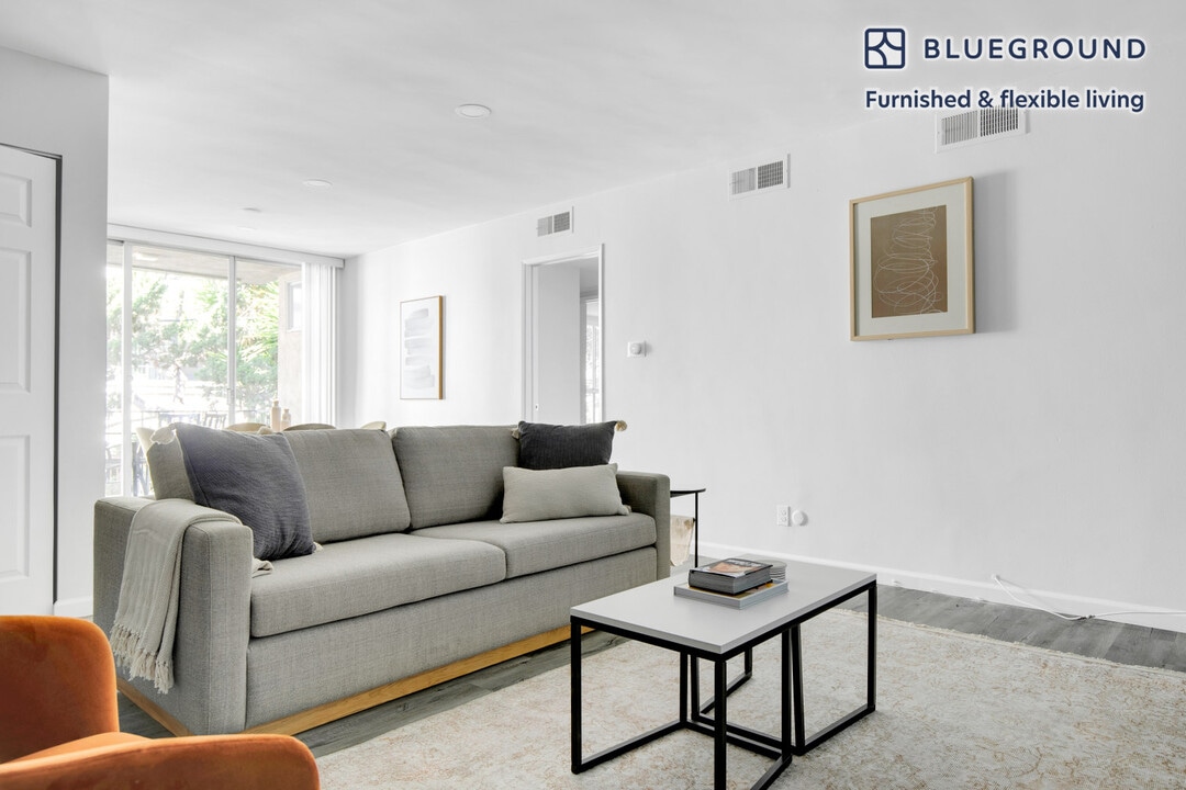 115 N Wetherly Dr in Los Angeles, CA - Building Photo