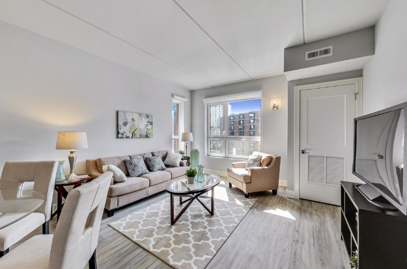 311 W Division St in Chicago, IL - Building Photo