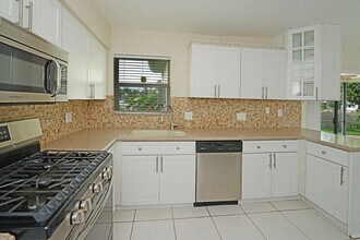 1001 SE 5th Ave in Pompano Beach, FL - Building Photo - Building Photo