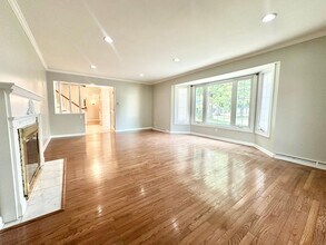 3431 W Colette Ct in Mequon, WI - Building Photo - Building Photo