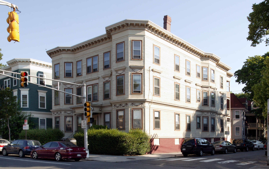 371 Broadway in Cambridge, MA - Foto de edificio