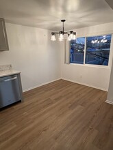 219 El Porto St, Unit 219 in Manhattan Beach, CA - Building Photo - Building Photo