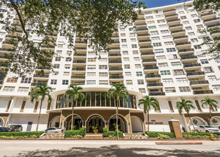 6039 Collins Ave, Unit 7 in Miami Beach, FL - Building Photo - Building Photo