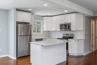 271 6th Ave in West Babylon, NY - Foto de edificio - Building Photo
