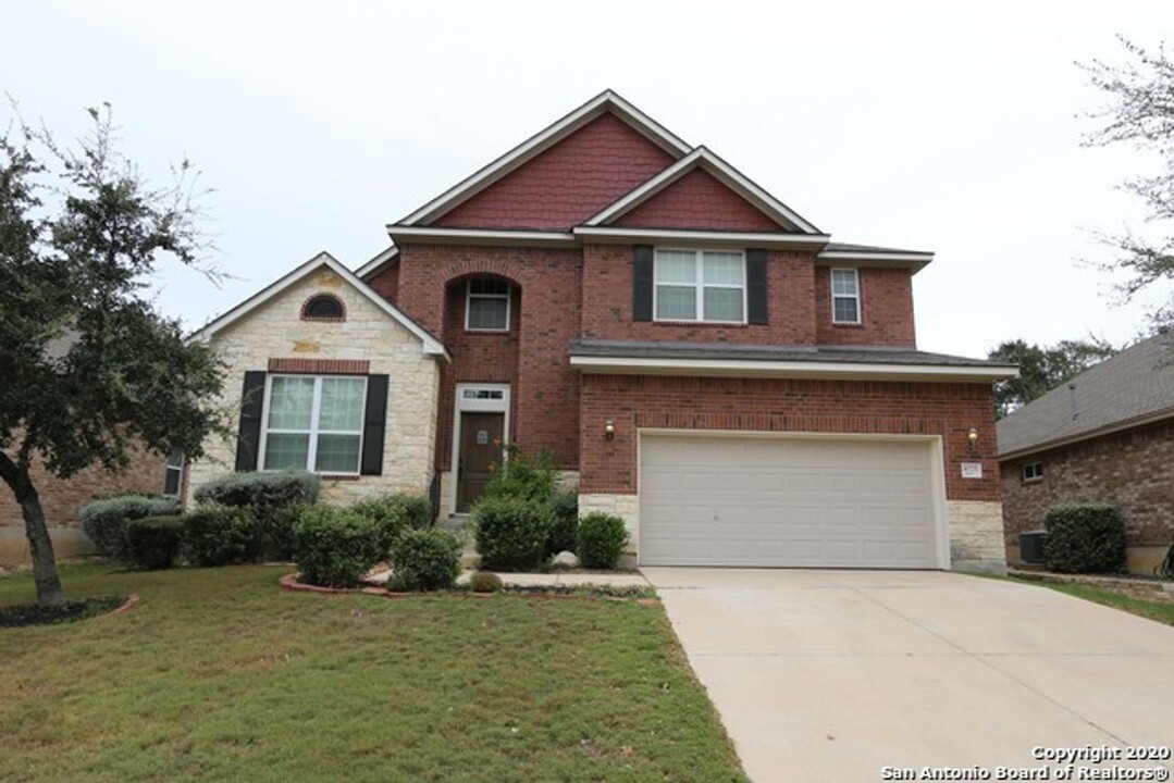 10717 Barnsford Ln in Helotes, TX - Building Photo