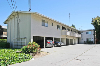 1502 Ebener St in Redwood City, CA - Building Photo - Building Photo