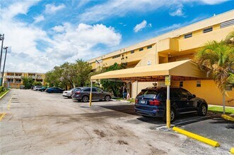 9363 Fontainebleau Blvd in Miami, FL - Building Photo - Building Photo