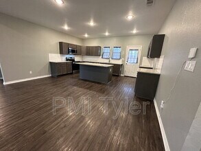 1109 Engle St in Mineola, TX - Building Photo - Building Photo