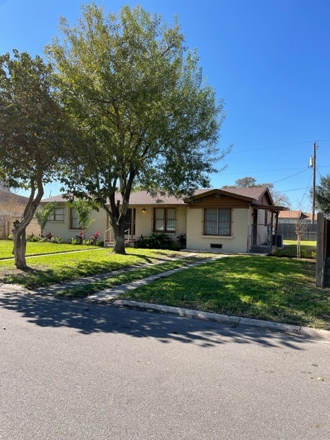 1809 N Broadway St in McAllen, TX - Building Photo