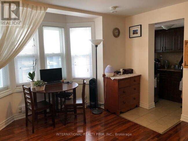 197 Dundas St E in Toronto, ON - Building Photo - Building Photo