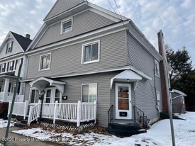 975 Lincoln St in Dickson City, PA - Building Photo