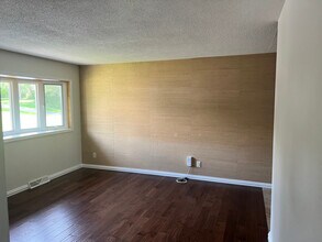 1410 Golden Valley Dr in Bettendorf, IA - Building Photo - Building Photo