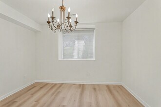 13 Mullingar Ct, Unit 102 in Timonium, MD - Building Photo - Building Photo