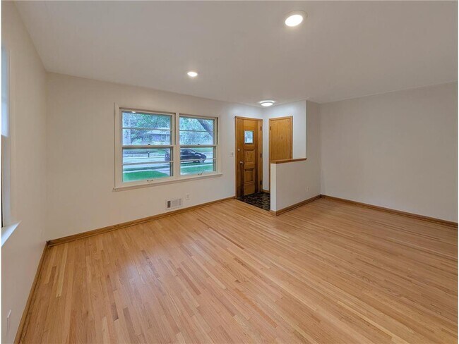 5713 Xerxes Ave S in Edina, MN - Building Photo - Building Photo