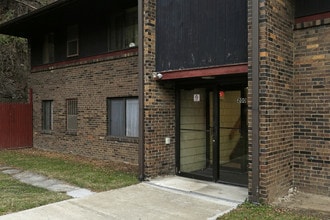 Jody Apartments in East Pittsburgh, PA - Foto de edificio - Building Photo