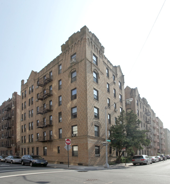 101-103 Brightwater Ct in Brooklyn, NY - Building Photo - Building Photo