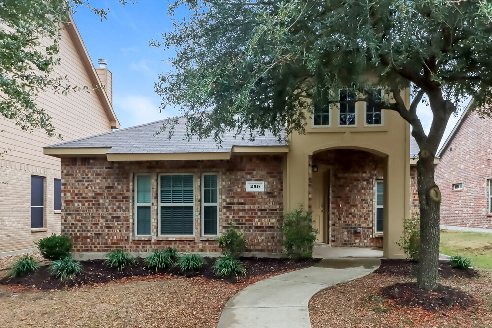 259 Haywood Mews in Lancaster, TX - Foto de edificio