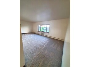 122 Spring St in River Falls, WI - Building Photo - Building Photo