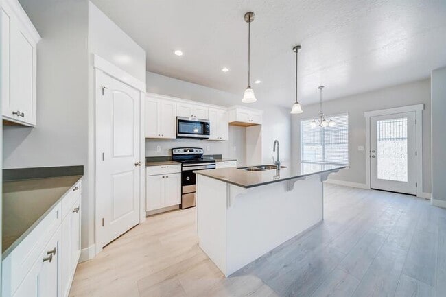 16168 S Truss Dr in Bluffdale, UT - Building Photo - Building Photo